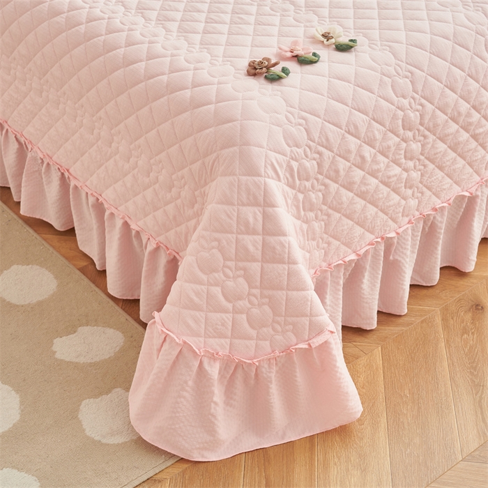 91家纺网 家纺一手货源 找家纺 恒爱家纺 2025新款A类泡泡纱床盖-杜鹃 香妃粉