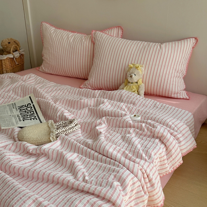 91家纺网 家纺一手货源 找家纺   曼町家居2025新款全棉水洗棉提花贝壳边夏被系列 落樱粉