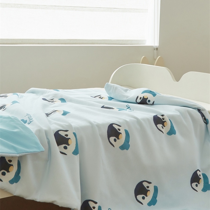 91家纺网 家纺一手货源 找家纺 艾佳宝贝 2025新款A类儿童全棉多功能单被套可拆式夏被 乖萌小企鹅