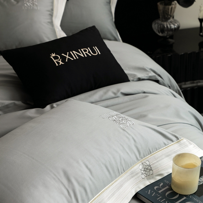 91家纺网 家纺一手货源 找家纺 馨蕊家居 2025新款100s高奢典藏简约全棉系列四件套-棉罗莎 棉罗莎-高级灰