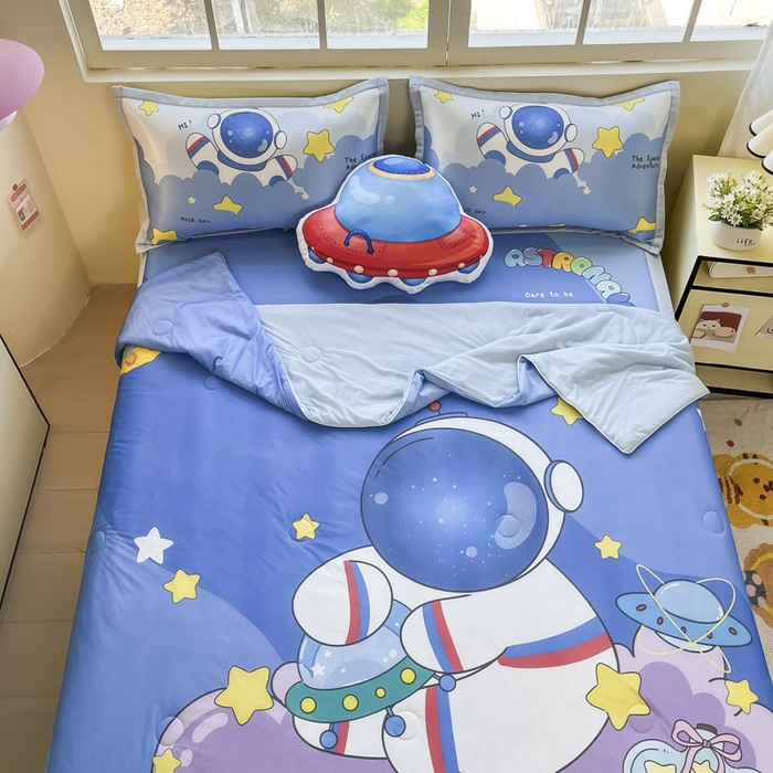 91家纺网 家纺一手货源 找家纺 博雅 2025新款A类大版数码印花冰丝凉席可组合凉感丝夏被-宇航员 星际宇航员