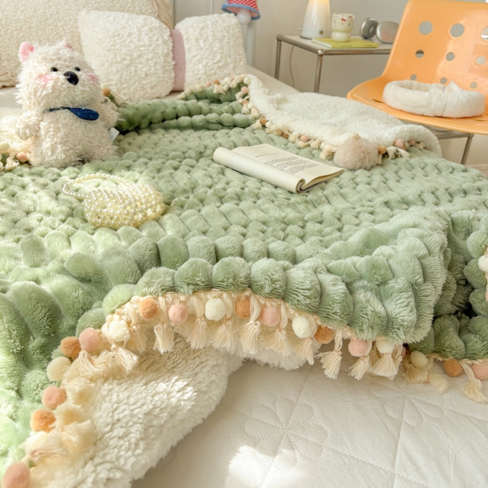 91家纺网 家纺一手货源 找家纺 潮邦创意家居 2025新款 奶芙绒流苏球毛毯 薄荷绿