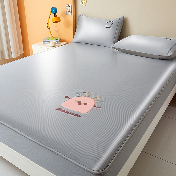 91家纺网 家纺一手货源 找家纺 全季家居 2025新款5A抗菌碳光卡通贴布系列冰丝席 床笠款-快乐精灵-银灰