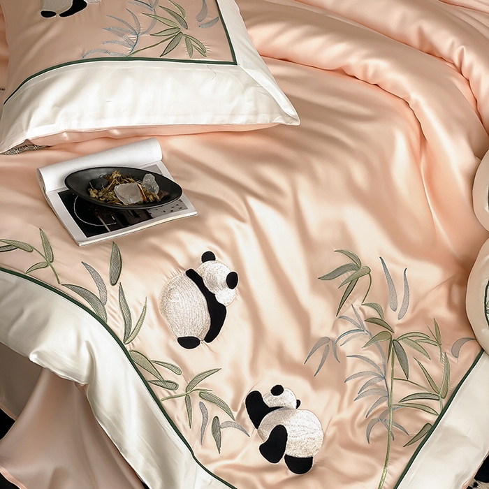 91家纺网 家纺一手货源 找家纺 MIU缪家居 2025新款60支兰精天丝四件套-熊猫与竹 熊猫与竹-浅粉