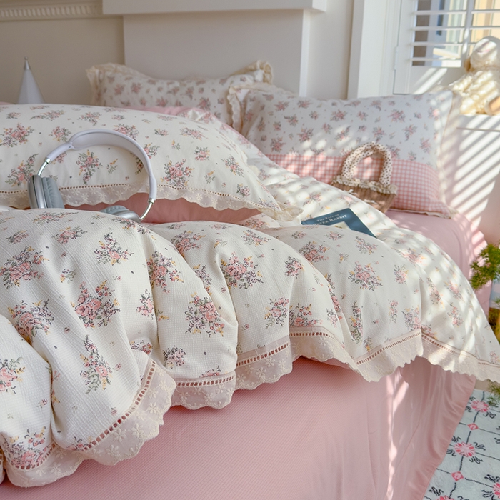 91家纺网 家纺一手货源 找家纺 竹合家纺 2025新款春日碎花法式镂空花边款式提花皱皱四件套 法式-粉格花园