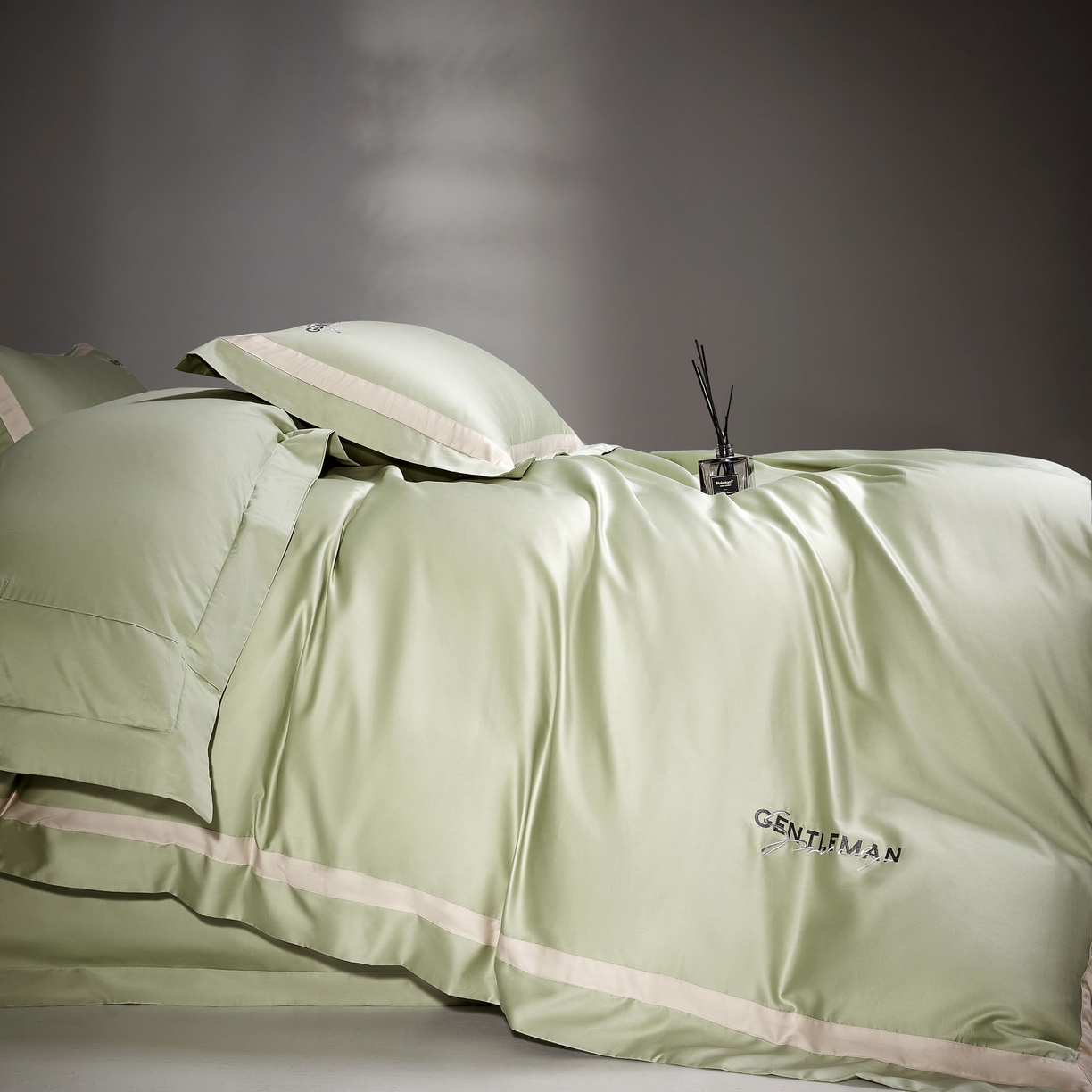 91家纺网 家纺一手货源 找家纺 佳汐蓝家纺 2025春夏新款新疆棉纯棉轻奢四件套（贴边款） 绿灰色