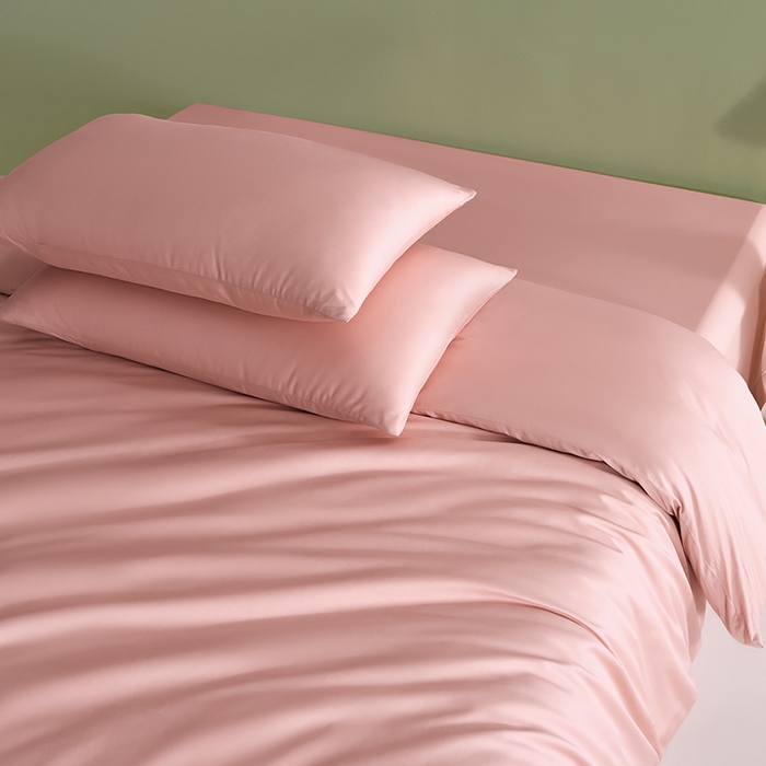 91家纺网 家纺一手货源 找家纺 闲鱼家纺 2025新款亲肤舒适60S黑标A类全棉纯色四件套单被套单床笠-风格一单被套单床笠-风格二 暖心粉