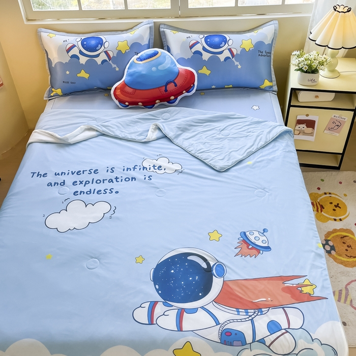 91家纺网 家纺一手货源 找家纺 博雅 2025新款A类大版数码印花冰丝凉席可组合凉感丝夏被-宇航员 飞船宇航员