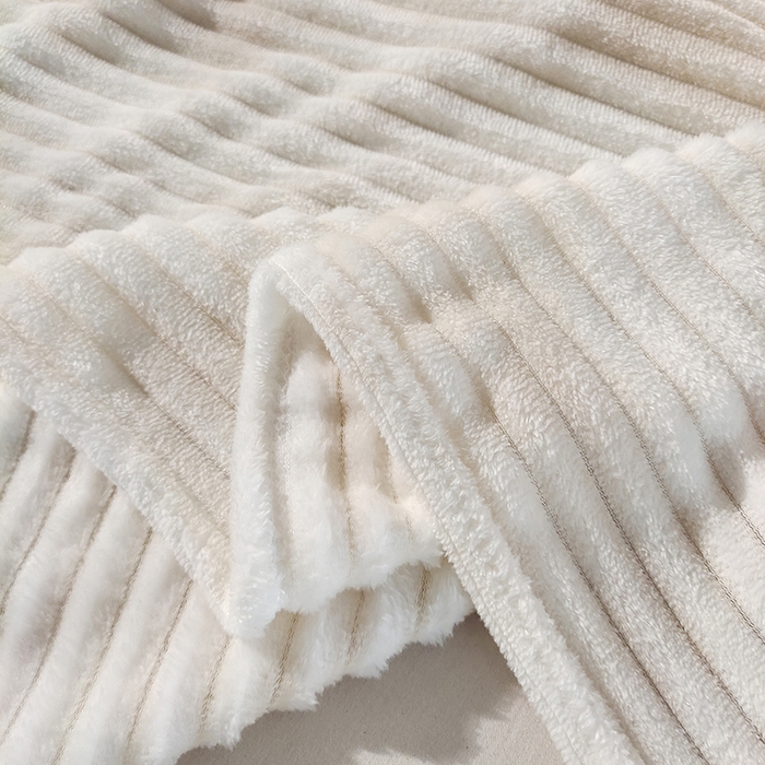 91家纺网 家纺一手货源 找家纺 巴木赫2025新款200g水墨印染抽条毛毯毯子 奶白