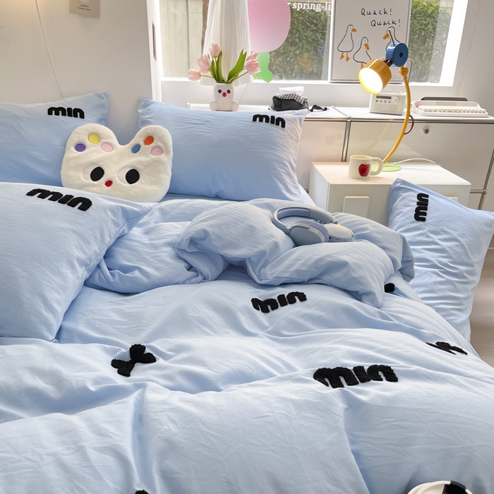 91家纺网 家纺一手货源 找家纺 优卡迪家纺馆 2025新款水洗棉毛巾绣四件套（下载文件夹包含买家秀） 迷你情结-蓝