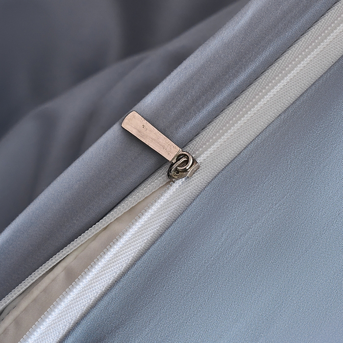 91家纺网 家纺一手货源 找家纺 闲鱼家纺 2025新款亲肤舒适60S黑标A类全棉纯色四件套单被套单床笠-风格一单被套单床笠-风格二 浅蓝灰