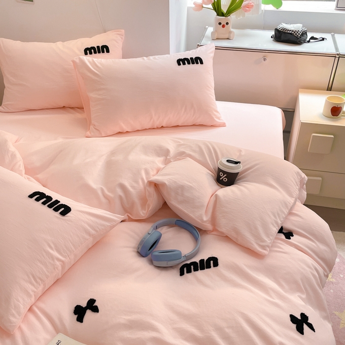 91家纺网 家纺一手货源 找家纺 优卡迪家纺馆 2025新款水洗棉毛巾绣四件套（下载文件夹包含买家秀） 迷你情结-玉粉