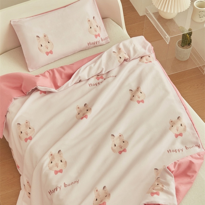 91家纺网 家纺一手货源 找家纺 艾佳宝贝 2025新款A类儿童全棉多功能单被套可拆式夏被四季被子 乖萌甜兔