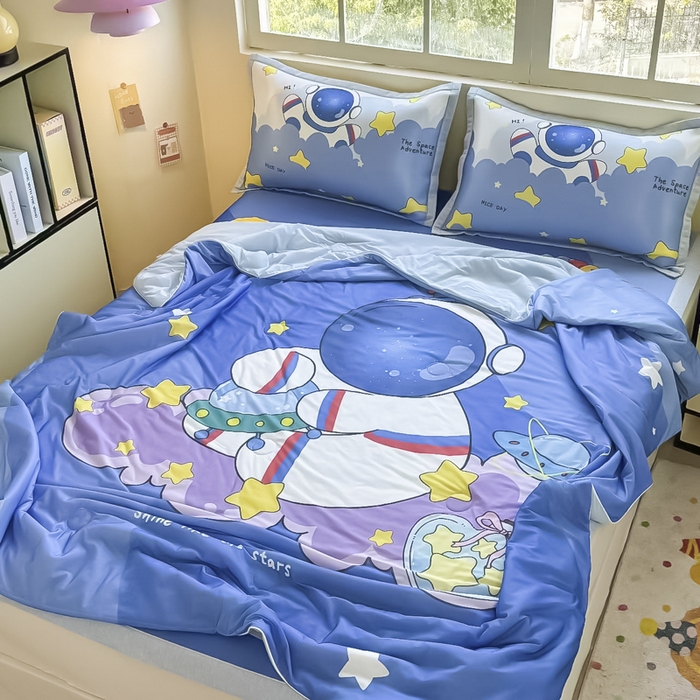 91家纺网 家纺一手货源 找家纺 博雅 2025新款A类大版数码印花冰丝凉席可组合凉感丝夏被-宇航员 星际宇航员