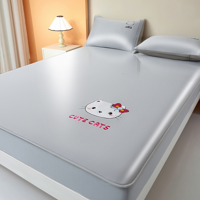 91家纺网 家纺一手货源 找家纺 全季家居 2025新款5A抗菌碳光卡通贴布系列冰丝席 床笠款-胖脸猫咪-银灰