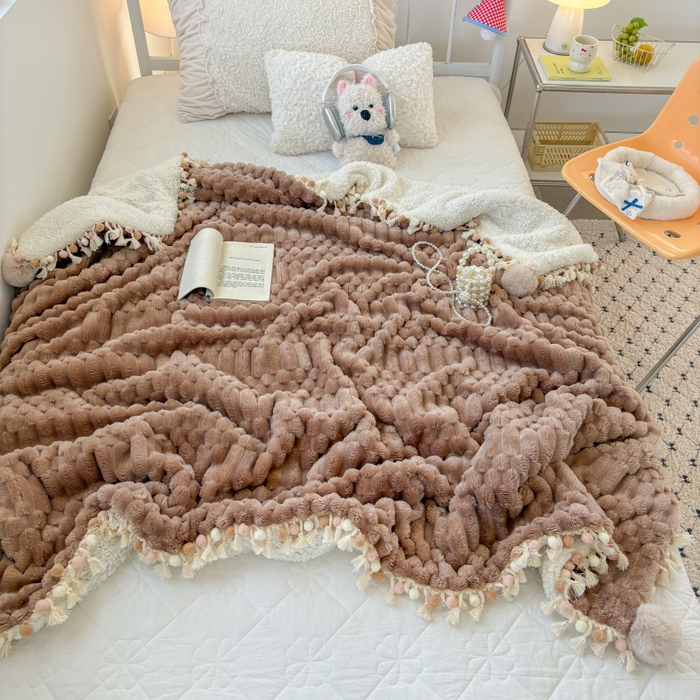 91家纺网 家纺一手货源 找家纺 潮邦创意家居 2025新款 奶芙绒流苏球毛毯 焦糖咖