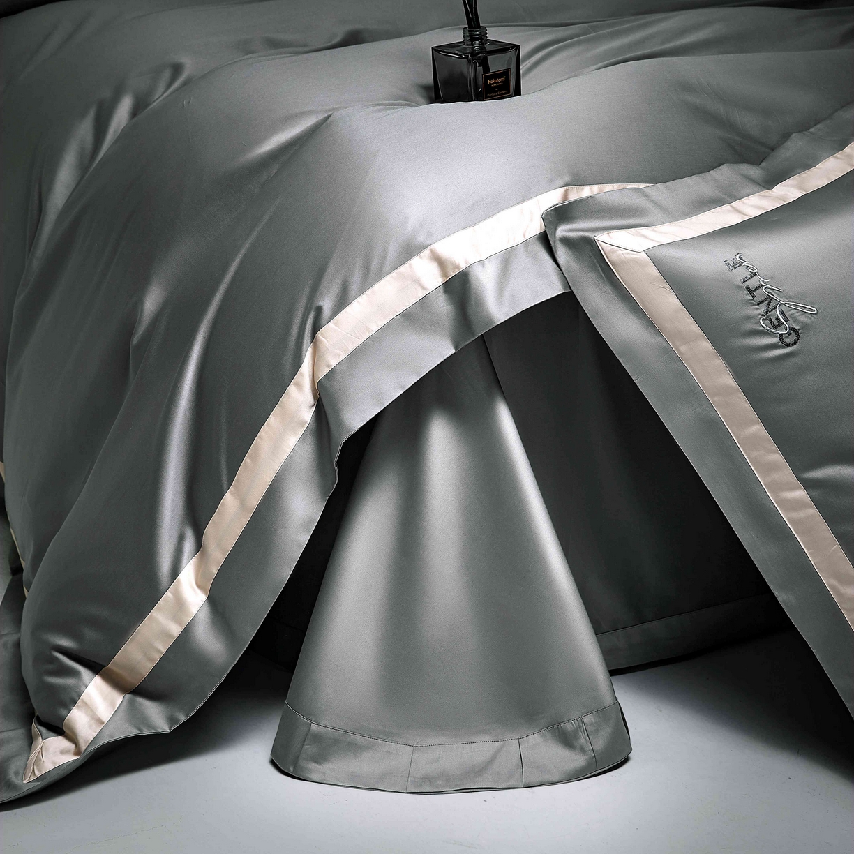 91家纺网 家纺一手货源 找家纺 佳汐蓝家纺 2025春夏新款新疆棉纯棉轻奢四件套（贴边款） 奥丁灰