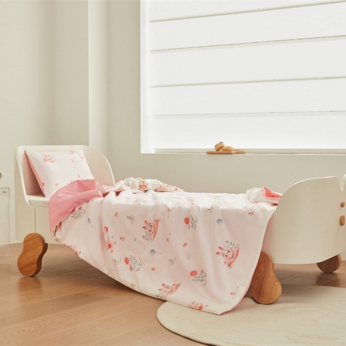 91家纺网 家纺一手货源 找家纺 艾佳宝贝 2025新款A类儿童全棉多功能单被套可拆式夏被四季被子 春日游玩