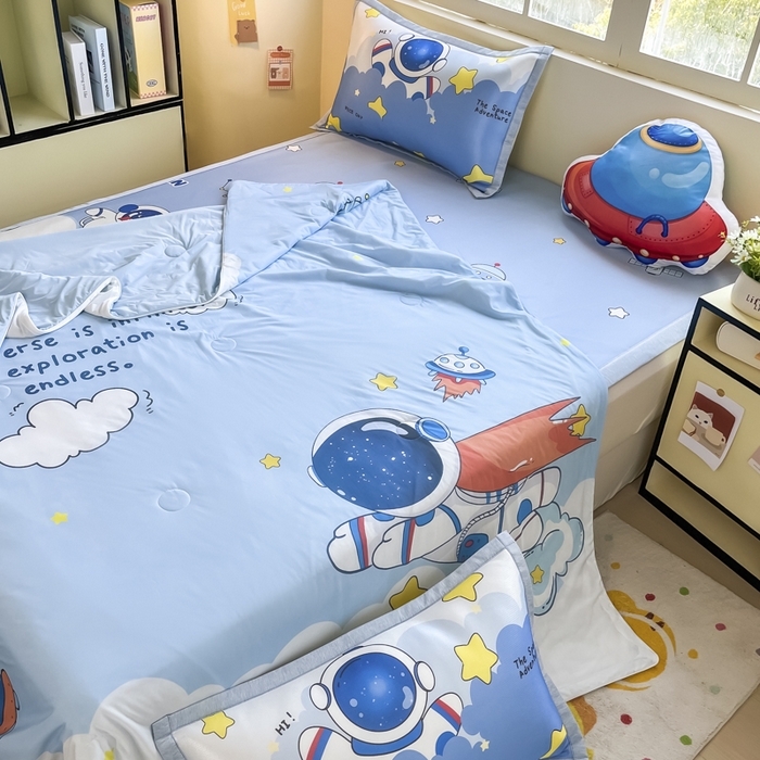 91家纺网 家纺一手货源 找家纺 （总）博雅 2025新款A类大版数码印花冰丝凉席可组合凉感丝夏被-宇航员