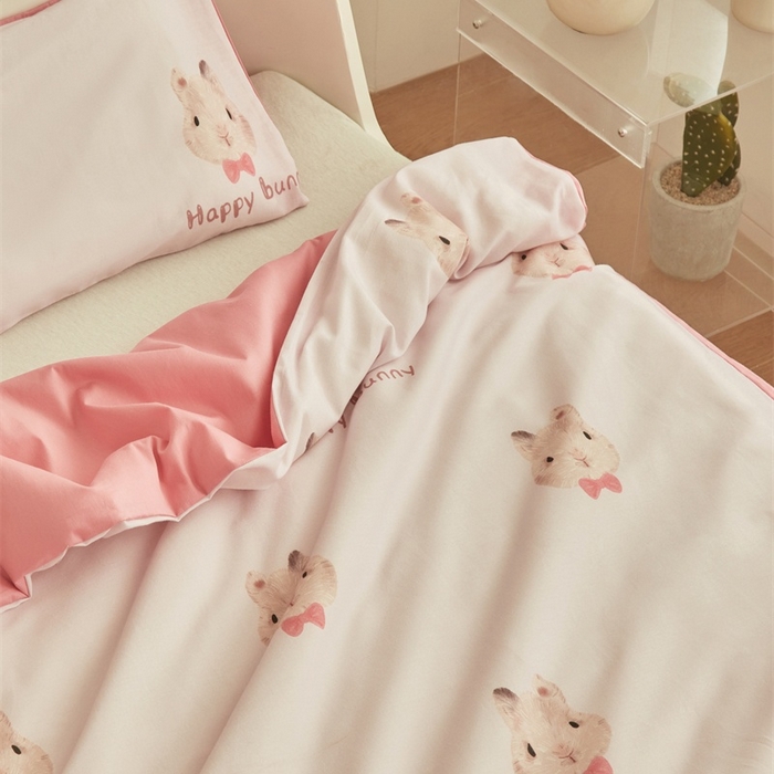 91家纺网 家纺一手货源 找家纺 艾佳宝贝 2025新款A类儿童全棉多功能单被套可拆式夏被 乖萌甜兔