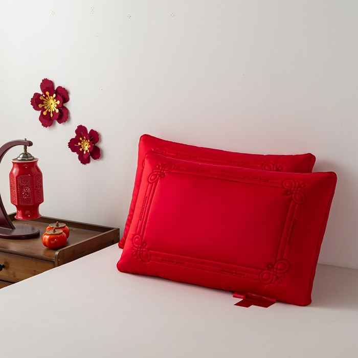 91家纺网 家纺一手货源 找家纺 2025新款婚庆枕芯 同心结缘-红乳胶枕