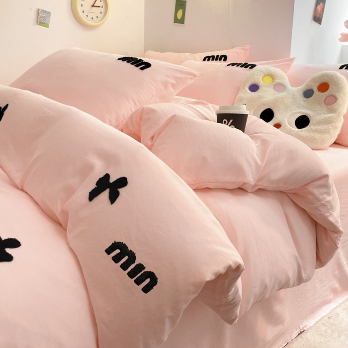 91家纺网 家纺一手货源 找家纺 优卡迪家纺馆 2025新款水洗棉毛巾绣四件套（下载文件夹包含买家秀） 迷你情结-玉粉