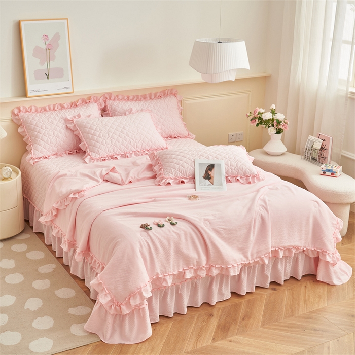 91家纺网 家纺一手货源 找家纺 恒爱家纺 2025新款A类泡泡纱床盖-杜鹃 香妃粉