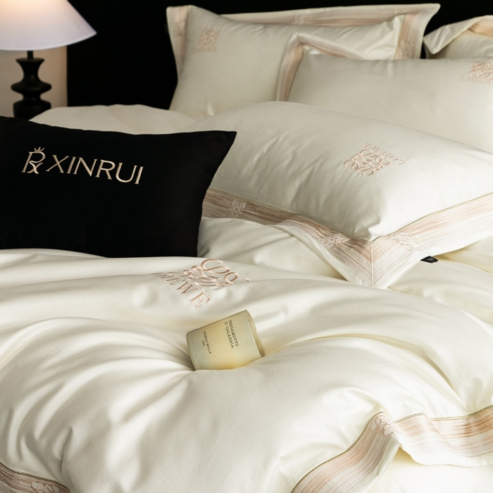 91家纺网 家纺一手货源 找家纺 馨蕊家居 2025新款100s高奢典藏简约全棉系列四件套-棉罗莎 棉罗莎-月光白
