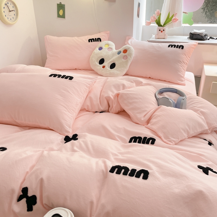 91家纺网 家纺一手货源 找家纺 优卡迪家纺馆 2025新款水洗棉毛巾绣四件套（下载文件夹包含买家秀） 迷你情结-玉粉