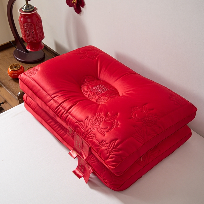 91家纺网 家纺一手货源 找家纺 2025新款婚庆枕芯 石榴花婚庆定型