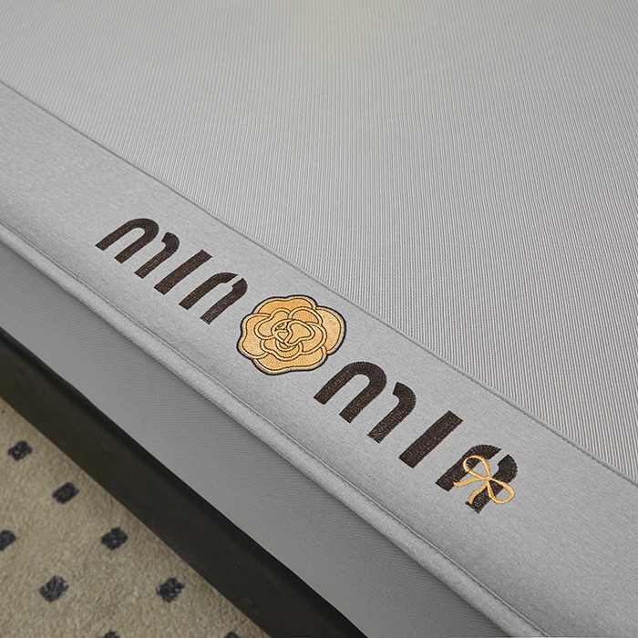 91家纺网 家纺一手货源 找家纺 全季家居 2025新款全季家居5A抗菌min系列凉感冰丝席 床笠-银灰