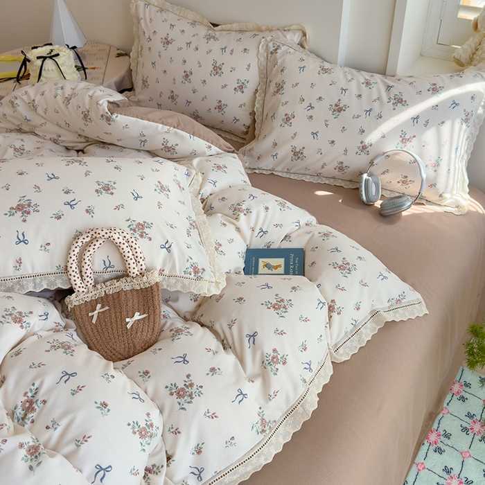 91家纺网 家纺一手货源 找家纺 竹合家纺 2025新款春日碎花法式镂空花边款式提花皱皱四件套 法式-海岛清茶