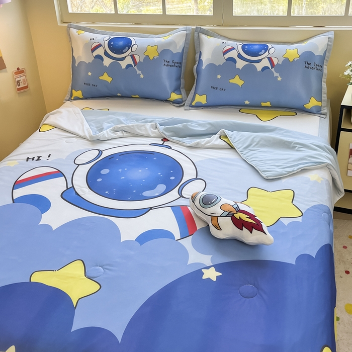 91家纺网 家纺一手货源 找家纺 博雅 2025新款A类大版数码印花冰丝凉席可组合凉感丝夏被-宇航员 梦想宇航员