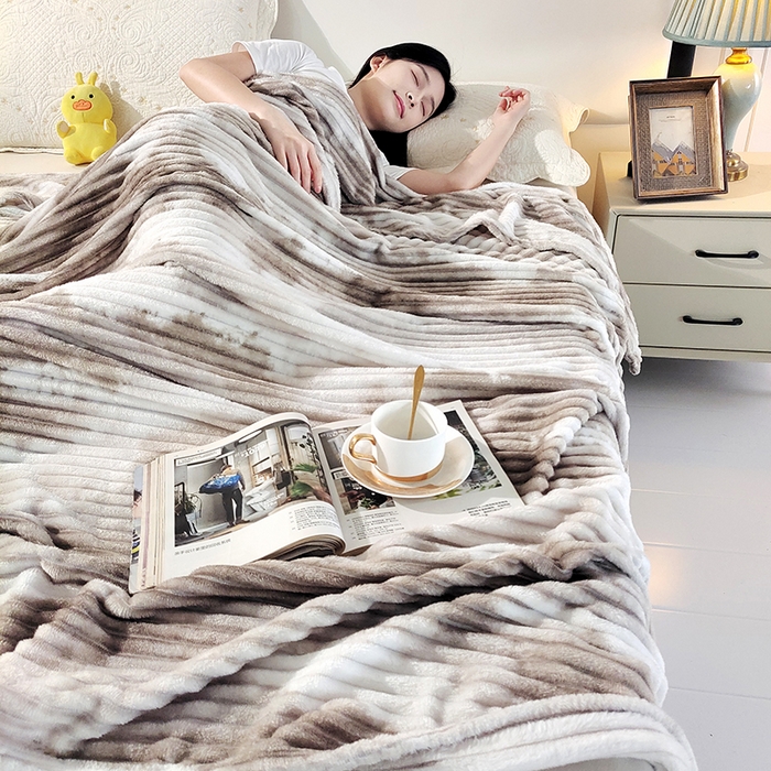 91家纺网 家纺一手货源 找家纺 巴木赫2025新款200g水墨印染抽条毛毯毯子 大理石纹