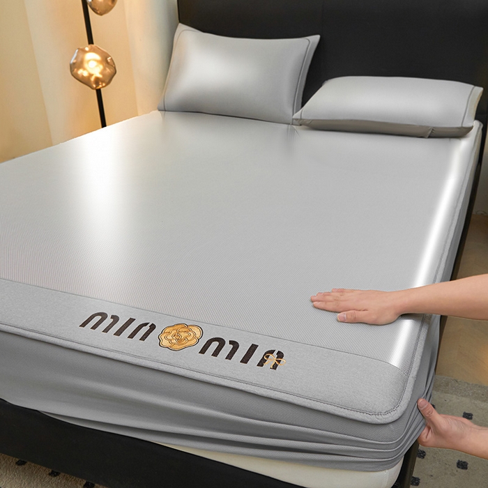 91家纺网 家纺一手货源 找家纺 全季家居 2025新款全季家居5A抗菌min系列凉感冰丝席 床笠-银灰