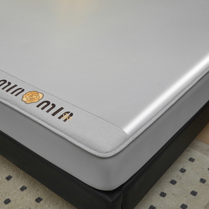 91家纺网 家纺一手货源 找家纺 全季家居 2025新款全季家居5A抗菌min系列凉感冰丝席 床笠-银灰