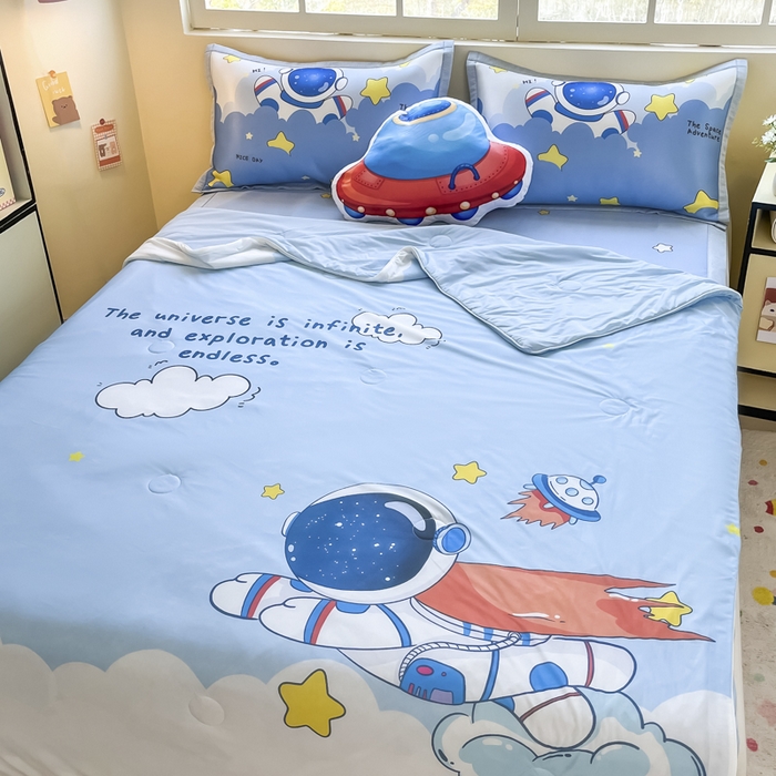 91家纺网 家纺一手货源 找家纺 博雅 2025新款A类大版数码印花冰丝凉席可组合凉感丝夏被-宇航员 飞船宇航员