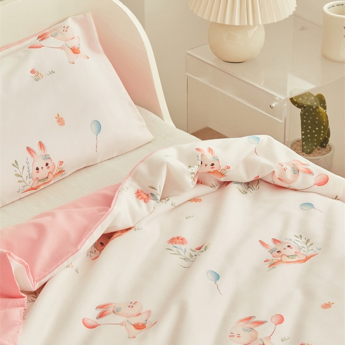 91家纺网 家纺一手货源 找家纺 艾佳宝贝 2025新款A类儿童全棉多功能单被套可拆式夏被 春日游玩