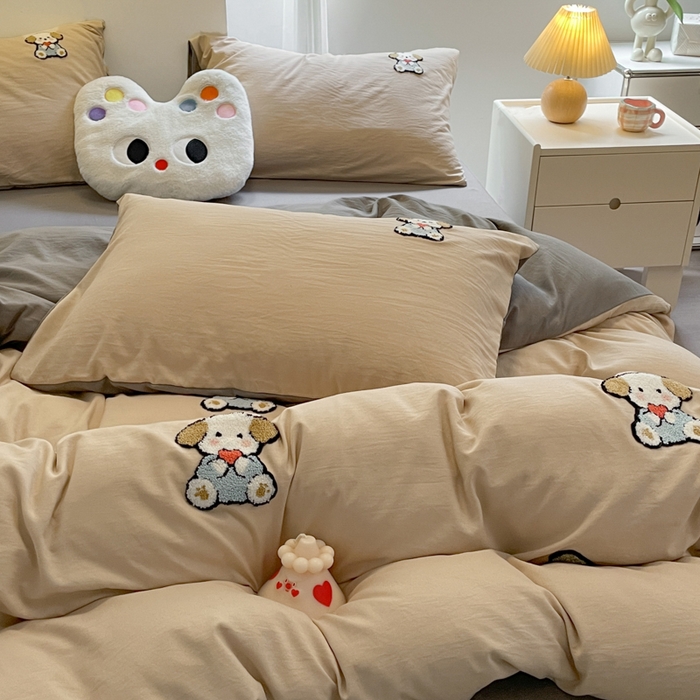 91家纺网 家纺一手货源 找家纺 优卡迪家纺馆 2025新款水洗棉毛巾绣四件套（下载文件夹包含买家秀） 彩虹狗-杏色