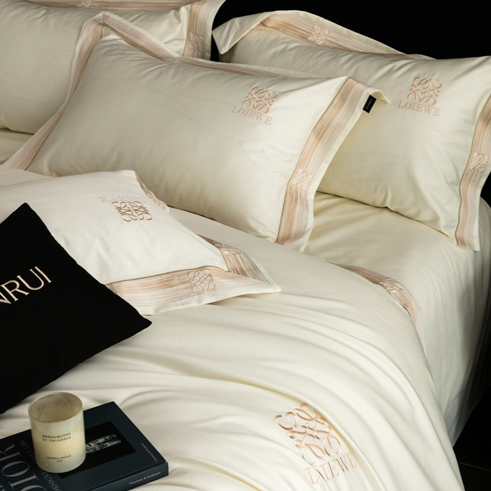 91家纺网 家纺一手货源 找家纺 馨蕊家居 2025新款100s高奢典藏简约全棉系列四件套-棉罗莎 棉罗莎-月光白