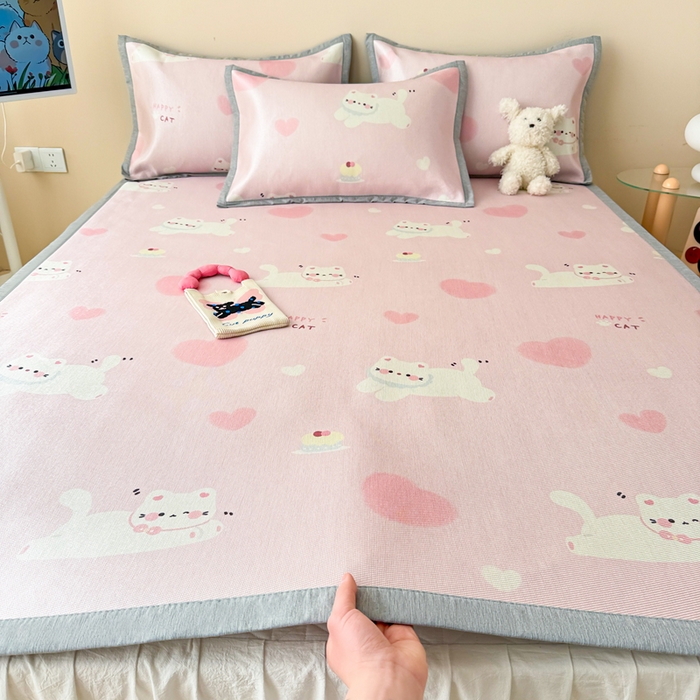 91家纺网 家纺一手货源 找家纺 懒猫家纺 2025春夏新款250D数码印花冰丝席凉席席子 慕斯小猫