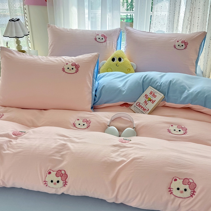 91家纺网 家纺一手货源 找家纺 优卡迪家纺馆 2025新款水洗棉毛巾绣四件套（下载文件夹包含买家秀） 草莓KT-玉粉