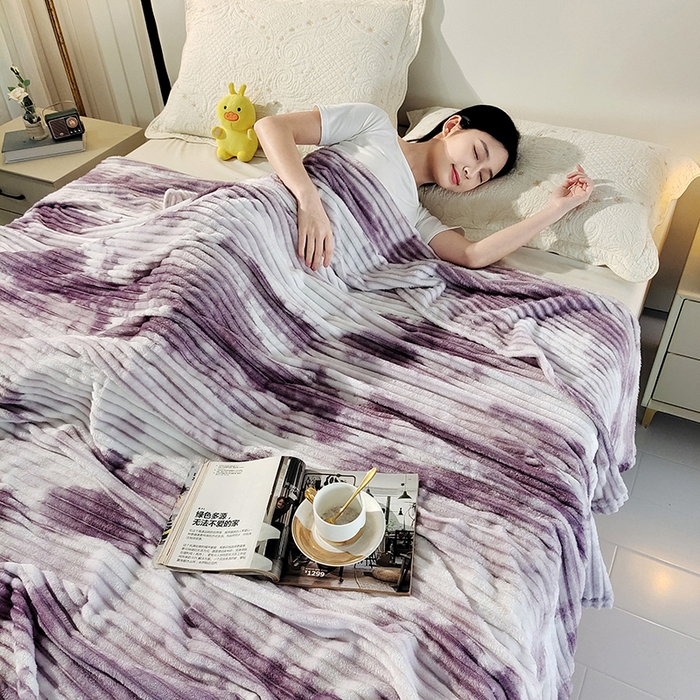 91家纺网 家纺一手货源 找家纺 巴木赫2025新款200g水墨印染抽条毛毯毯子 紫色