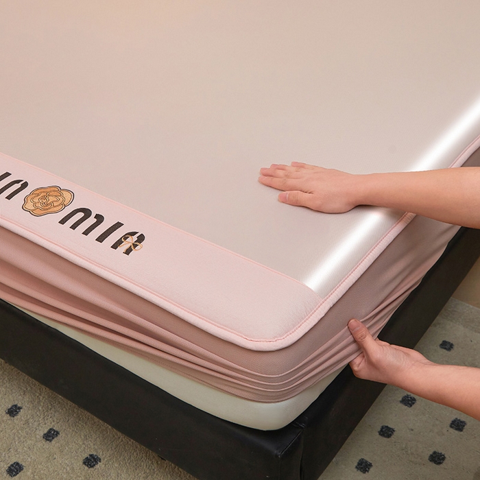 91家纺网 家纺一手货源 找家纺 全季家居 2025新款全季家居5A抗菌min系列凉感冰丝席 床笠-淡粉