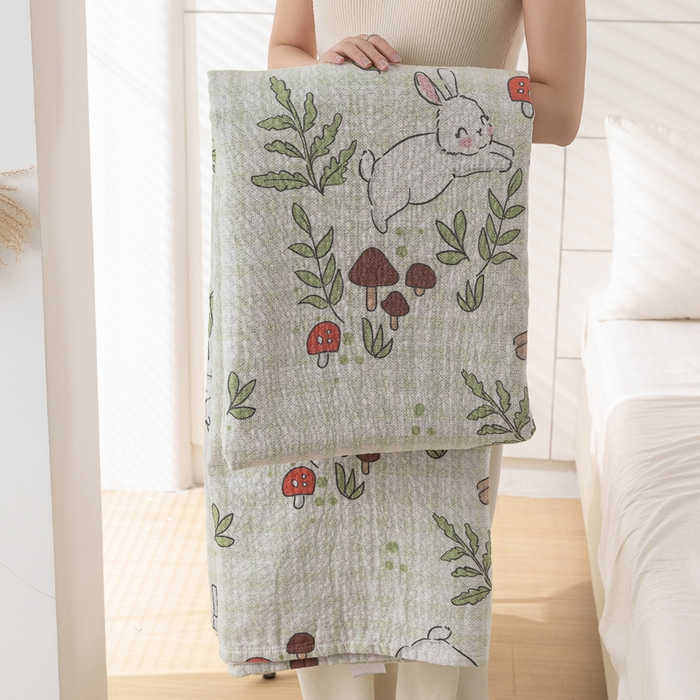91家纺网 家纺一手货源 找家纺 乐家毛巾被（工厂自产自销） 2025春夏新款三层全棉纯棉印花毛巾被 蘑菇兔