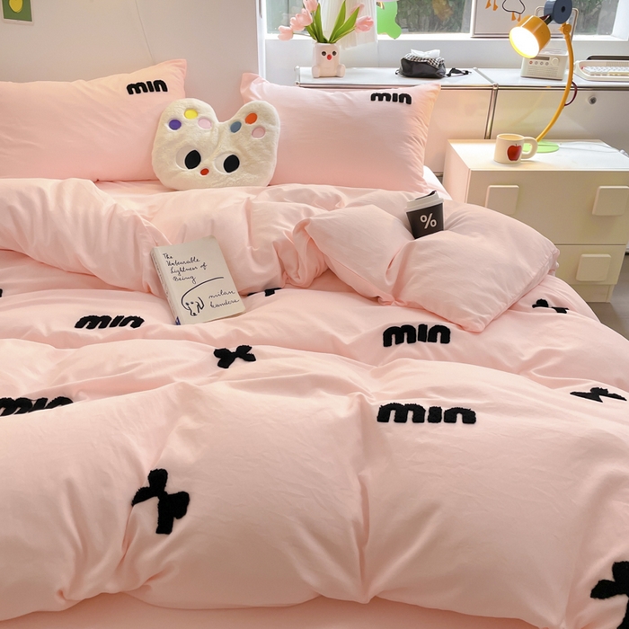 91家纺网 家纺一手货源 找家纺 优卡迪家纺馆 2025新款水洗棉毛巾绣四件套（下载文件夹包含买家秀） 迷你情结-玉粉