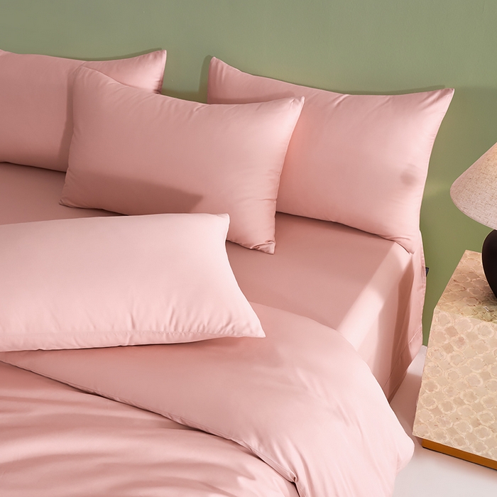 91家纺网 家纺一手货源 找家纺 闲鱼家纺 2025新款亲肤舒适60S黑标A类全棉纯色四件套单被套单床笠-风格一单被套单床笠-风格二 暖心粉