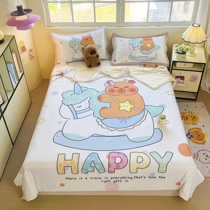 91家纺网 家纺一手货源 找家纺 （总）博雅 2025新款A类大版数码印花冰丝凉席可组合凉感丝夏被-卡皮巴拉