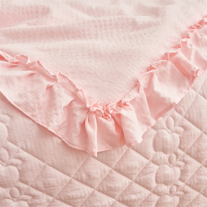 91家纺网 家纺一手货源 找家纺 恒爱家纺 2025新款A类泡泡纱床盖-杜鹃 香妃粉