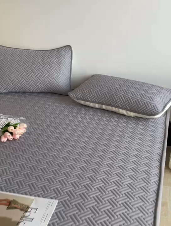 91家纺网 家纺一手货源 找家纺 欧邦2025新款纯色加厚乳胶床笠三件套 饼干花-深灰